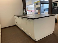 Eiland keukenopstelling expo 30 in bouwpakket - afbeelding 19 van  22