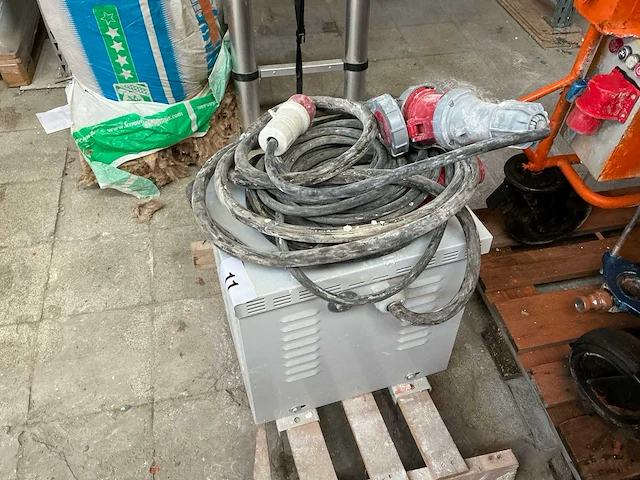 Ekd at omvormer - afbeelding 1 van  6