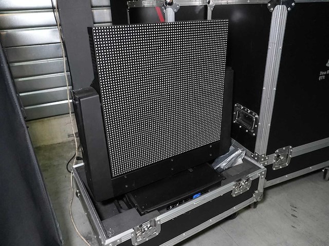 Elation - - evp762mh – complete led moving heads + vsc image processor + flightcases (set of 30 pcs) - afbeelding 2 van  2