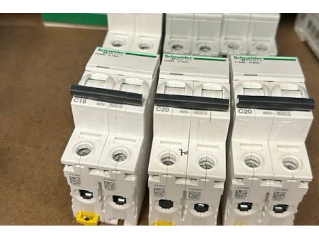 Electriciteitstoebehoren schneider - afbeelding 3 van  6