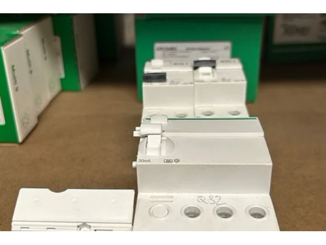 Electriciteitstoebehoren schneider - afbeelding 4 van  6