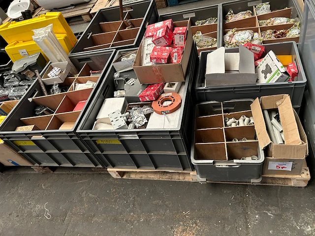 Electriciteitstoebehoren - afbeelding 1 van  8