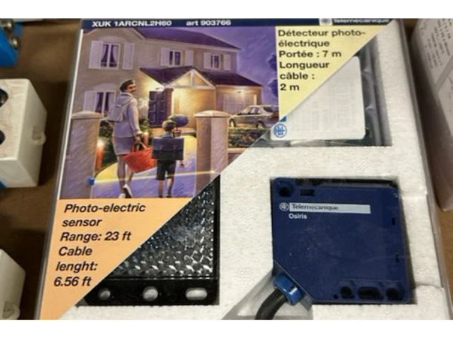 Electriciteitstoebehoren - afbeelding 2 van  4
