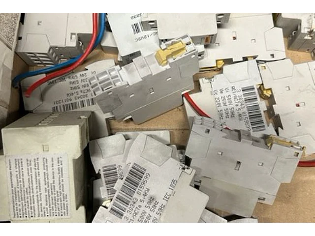 Electriciteitstoebehoren - afbeelding 3 van  3