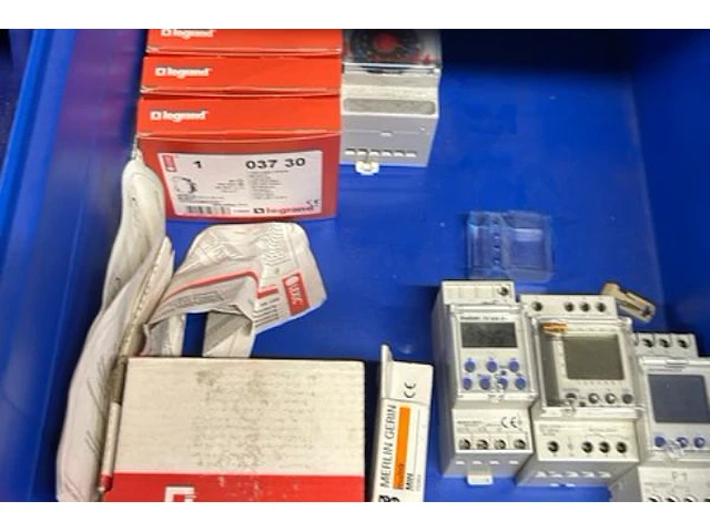 Electriciteitstoebehoren - afbeelding 3 van  4