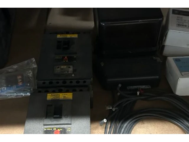 Electriciteitstoebehoren - afbeelding 4 van  5