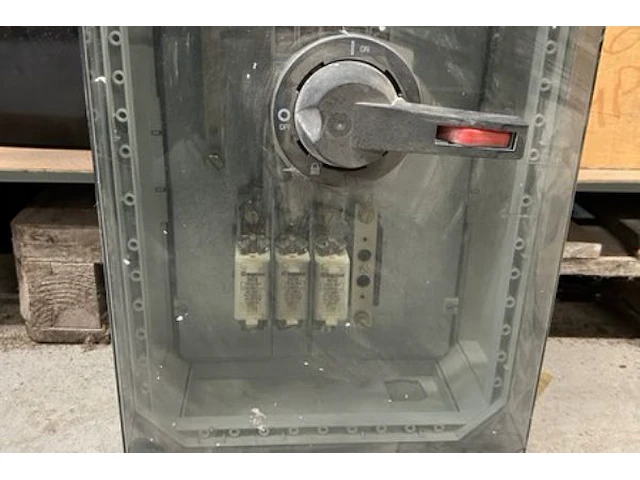Electriciteitstoebehoren - afbeelding 2 van  5