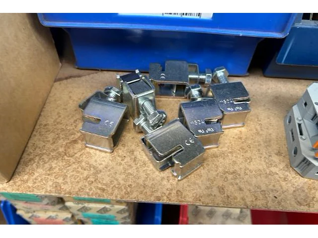 Electriciteitstoebehoren - afbeelding 3 van  6