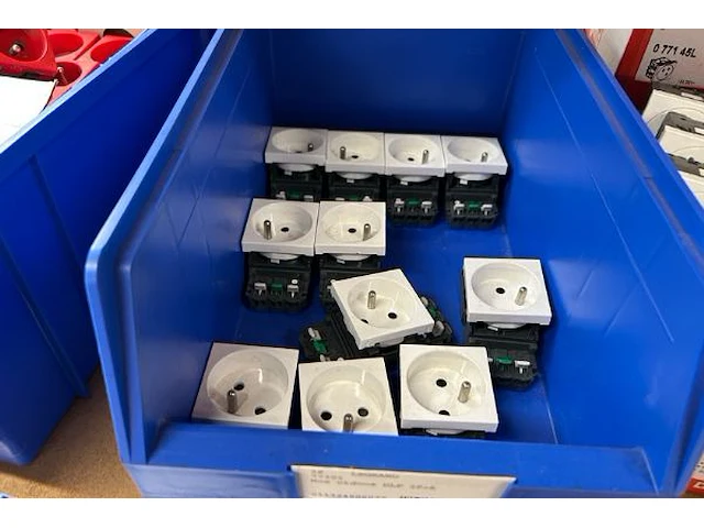 Electriciteitstoebehoren - afbeelding 2 van  7