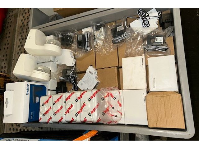 Electriciteitstoebehoren - afbeelding 2 van  6