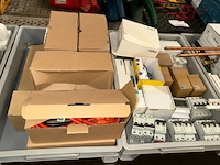 Electriciteitstoebehoren - afbeelding 4 van  6