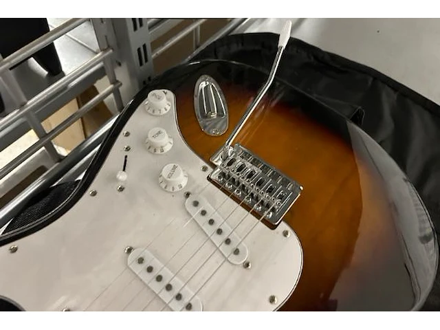 Electrische gitaar, versterker max music - afbeelding 9 van  11