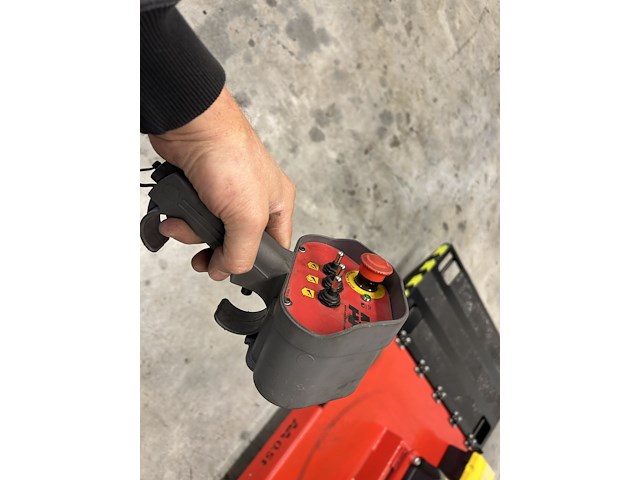 Electrische kraan met rotatie - afbeelding 1 van  13