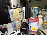 Electro toestellen (2x friteuse, 1x elektrische blikopener, 2x croque-ijzer, 1x grilltoestel) - afbeelding 1 van  3