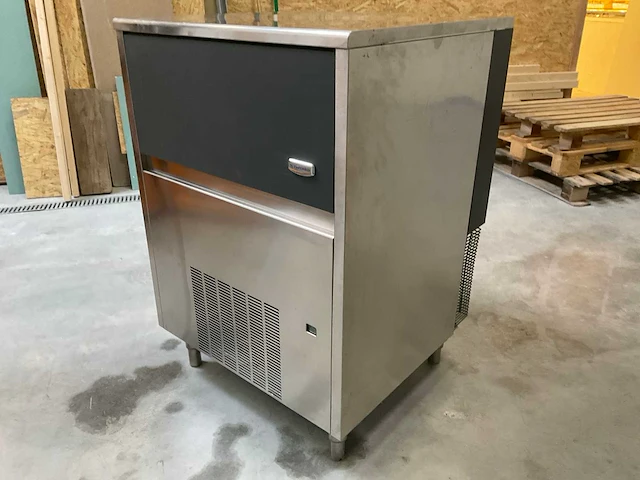 Electrolux 09 ma081 ijsmachine 2011 - afbeelding 1 van  12