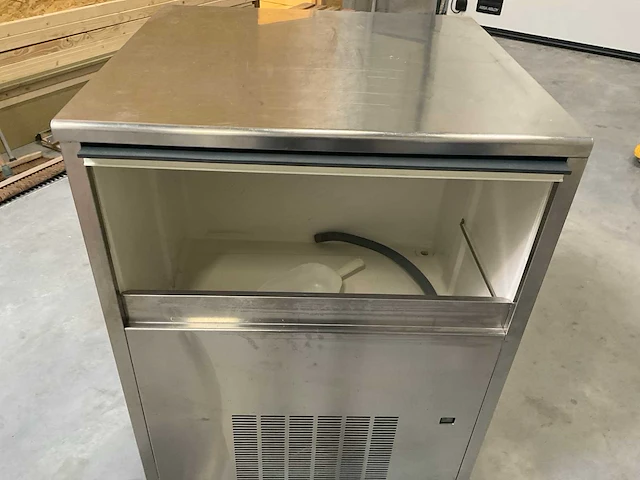 Electrolux 09 ma081 ijsmachine 2011 - afbeelding 11 van  12