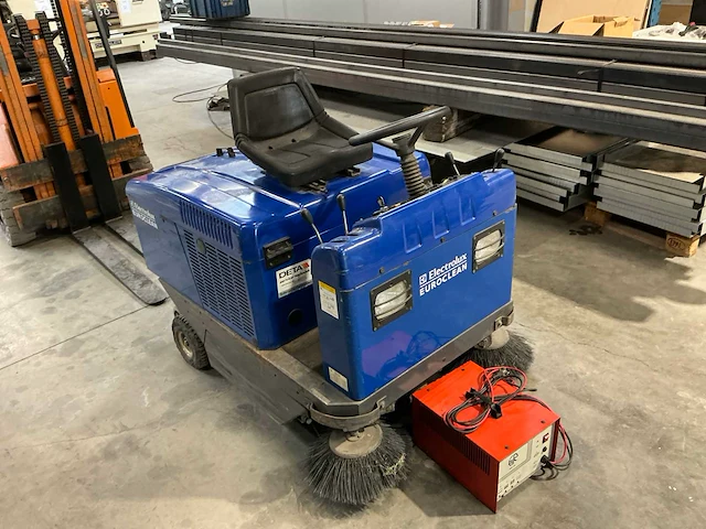 Electrolux euroclean r1200b zelfrijdende veegmachine - afbeelding 1 van  9