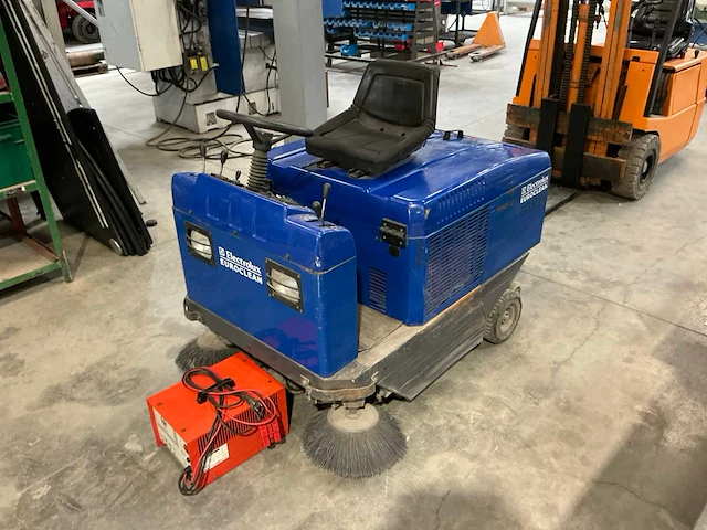 Electrolux euroclean r1200b zelfrijdende veegmachine - afbeelding 2 van  9