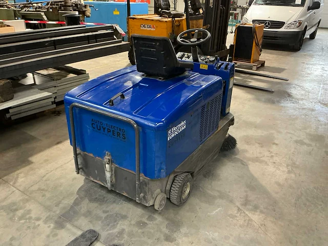 Electrolux euroclean r1200b zelfrijdende veegmachine - afbeelding 4 van  9