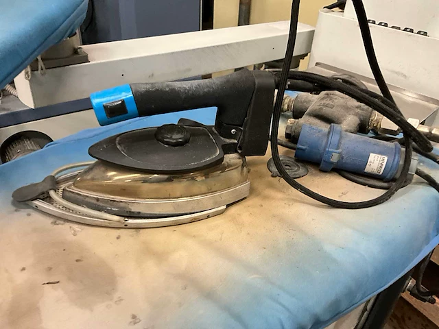 Electrolux industriële strijkmachine - afbeelding 3 van  7