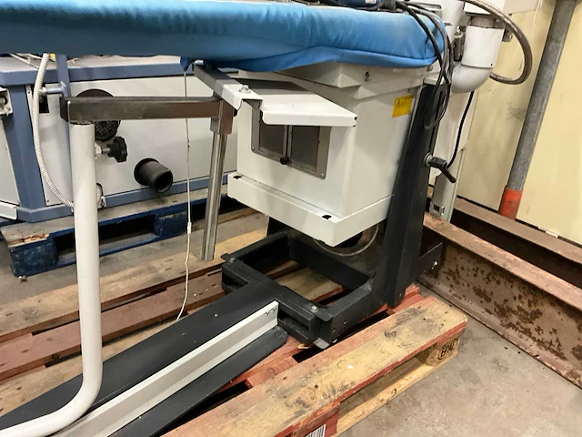 Electrolux industriële strijkmachine - afbeelding 6 van  7