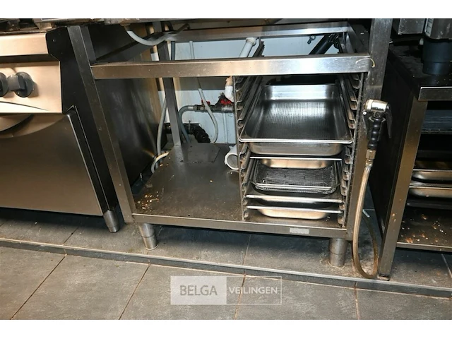 Electrolux oven met inox ondertafel - afbeelding 5 van  6