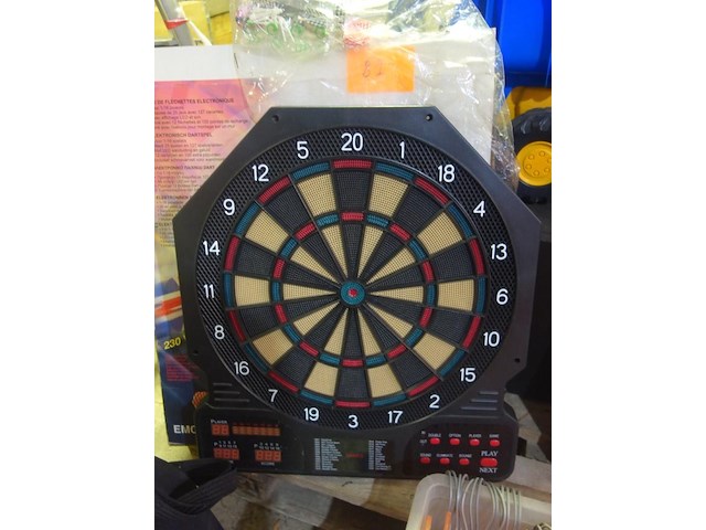 Eledtronisch dartspel met pijltjes - afbeelding 1 van  2