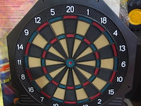 Eledtronisch dartspel met pijltjes - afbeelding 1 van  2