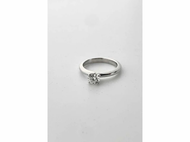 Elegante solitaire ring met een halve karaat diamant (dsr2) - afbeelding 2 van  6