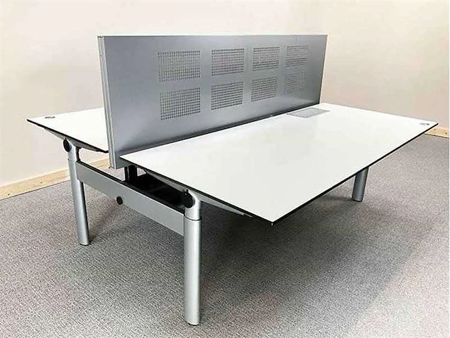 Elektr. verstelbaar ahrend - bureau (4x) - afbeelding 1 van  26