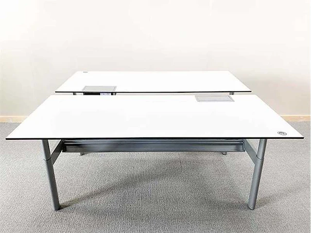 Elektr. verstelbaar ahrend - bureaus (2x) - afbeelding 23 van  26