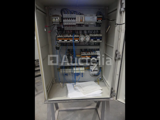 Elektriciteitskast op de bouwplaats - schakelaar - afbeelding 1 van  5