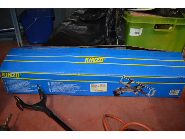 Elektrisch boormachine black&decker, verstekzaag kinzo, pvc bak met werkgerief, 2 gereedschapskoffers met klein handgereedschap, trapladder 4 treden - afbeelding 10 van  10