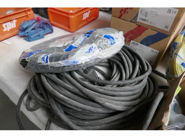 Elektrisch materiaal - afbeelding 2 van  5
