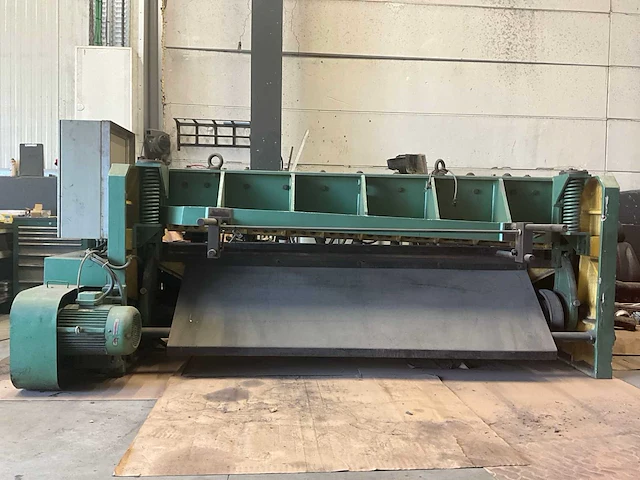 Elektrisch-mechanische knipbank knipmachine - afbeelding 6 van  13