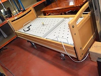 Elektrisch natuurkleur houten ziekenhuisbed - afbeelding 3 van  8
