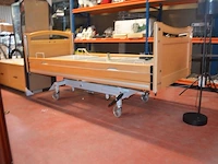 Elektrisch natuurkleur houten ziekenhuisbed - afbeelding 4 van  8