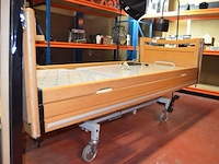Elektrisch natuurkleur houten ziekenhuisbed - afbeelding 7 van  8