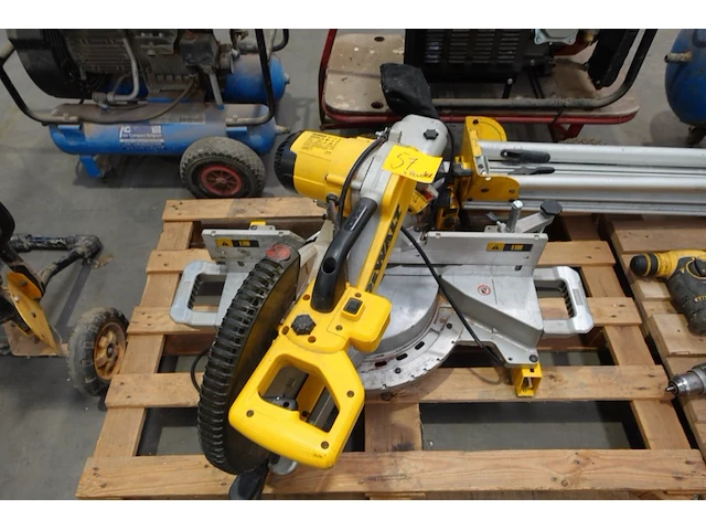 Elektrische afkortzaag dewalt - afbeelding 2 van  6