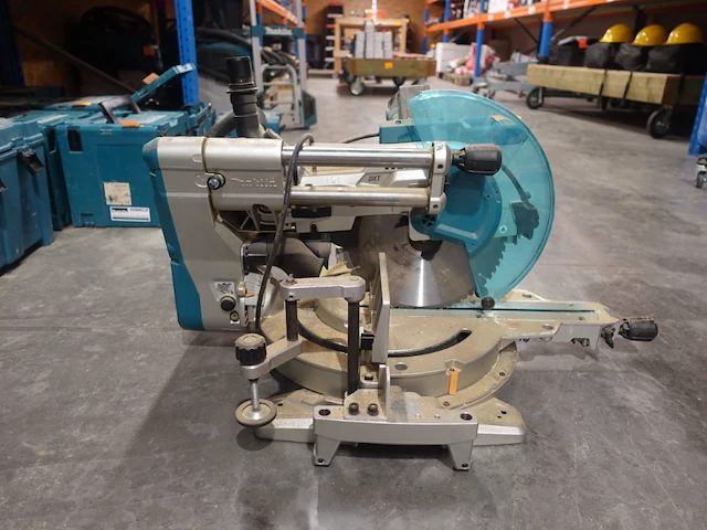 Elektrische afkortzaag makita - afbeelding 2 van  4