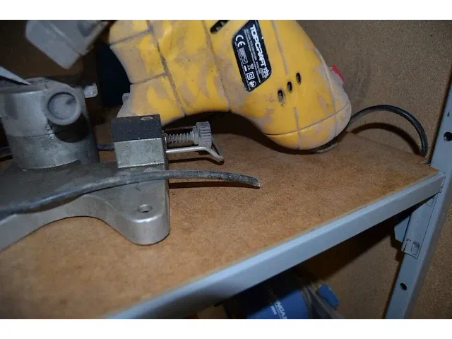Elektrische bandschuurmachine powerplus pow1270 met slijpsteen, elektrische kettingslijper topcraft xyz276be - afbeelding 2 van  11