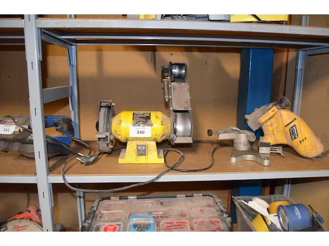 Elektrische bandschuurmachine powerplus pow1270 met slijpsteen, elektrische kettingslijper topcraft xyz276be - afbeelding 1 van  11