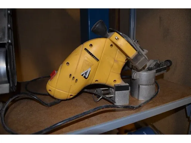 Elektrische bandschuurmachine powerplus pow1270 met slijpsteen, elektrische kettingslijper topcraft xyz276be - afbeelding 4 van  11