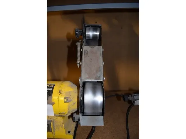 Elektrische bandschuurmachine powerplus pow1270 met slijpsteen, elektrische kettingslijper topcraft xyz276be - afbeelding 9 van  11