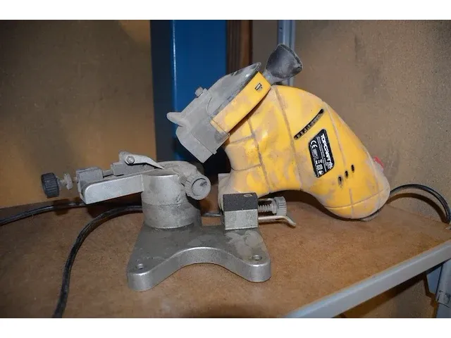 Elektrische bandschuurmachine powerplus pow1270 met slijpsteen, elektrische kettingslijper topcraft xyz276be - afbeelding 11 van  11