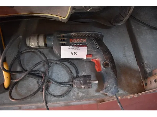 Elektrische boor bosch gsb 13re , schroevendraaierset in koffer , werkkoffer met gerief , werflamp (14,18,21,22) - afbeelding 9 van  12