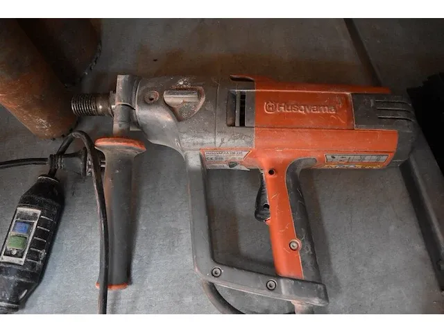 Elektrische boorhamer hitachi dh28pc (defect), diamantboor machine husqvarna dn230 (13) - afbeelding 11 van  11