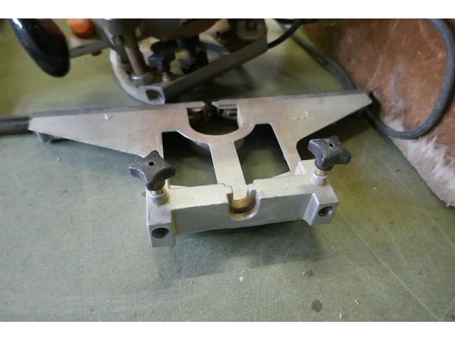 Elektrische bovenfreesmachine elu - afbeelding 3 van  5