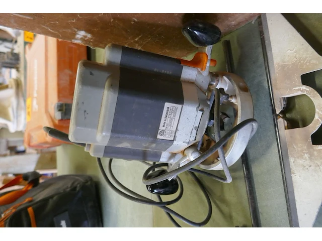 Elektrische bovenfreesmachine elu - afbeelding 4 van  5