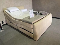 Elektrische boxspring 160x200 beige kleur